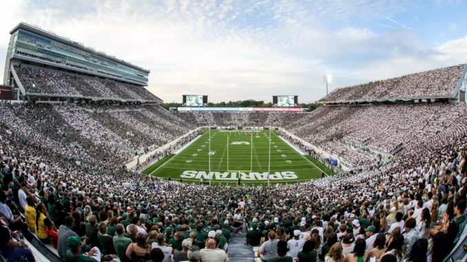 09.02.22_MSU_FTBL_VS_WMU_0119_Email_iKNhW